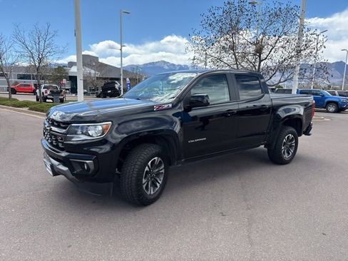 Used 2022 Chevrolet Colorado Z71 AWD/4WD image 3