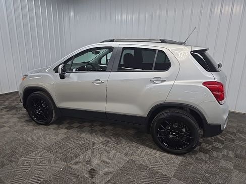 Used 2022 Chevrolet Trax LT w/ Driver Confidence Package image 4