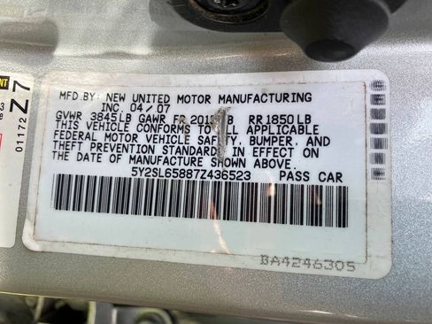 Used 2007 Pontiac Vibe w/ Sun And Sound Package FWD image 12