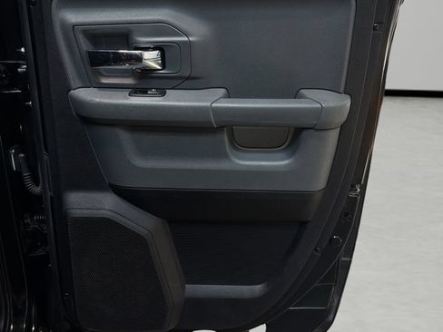 Used 2016 RAM 1500 Classic SLT AWD/4WD image 12
