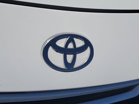 Used 2025 Toyota Camry LE w/ Convenience Package image 10