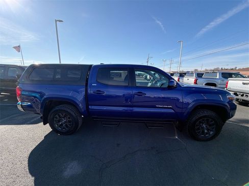 Used 2022 Toyota Tacoma SR5 image 9
