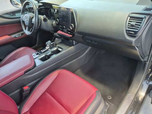 Used 2023 Lexus NX 250 FWD w/ Towing Package (2000 Lbs) image 22