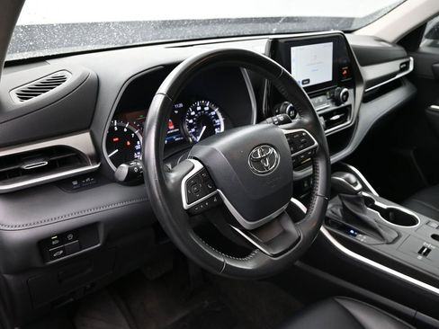 Used 2023 Toyota Highlander L image 15