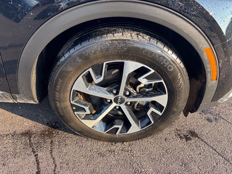 Certified 2024 Kia Sportage EX FWD image 16