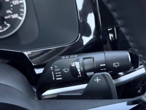 Used 2023 Nissan Pathfinder SL AWD/4WD image 35