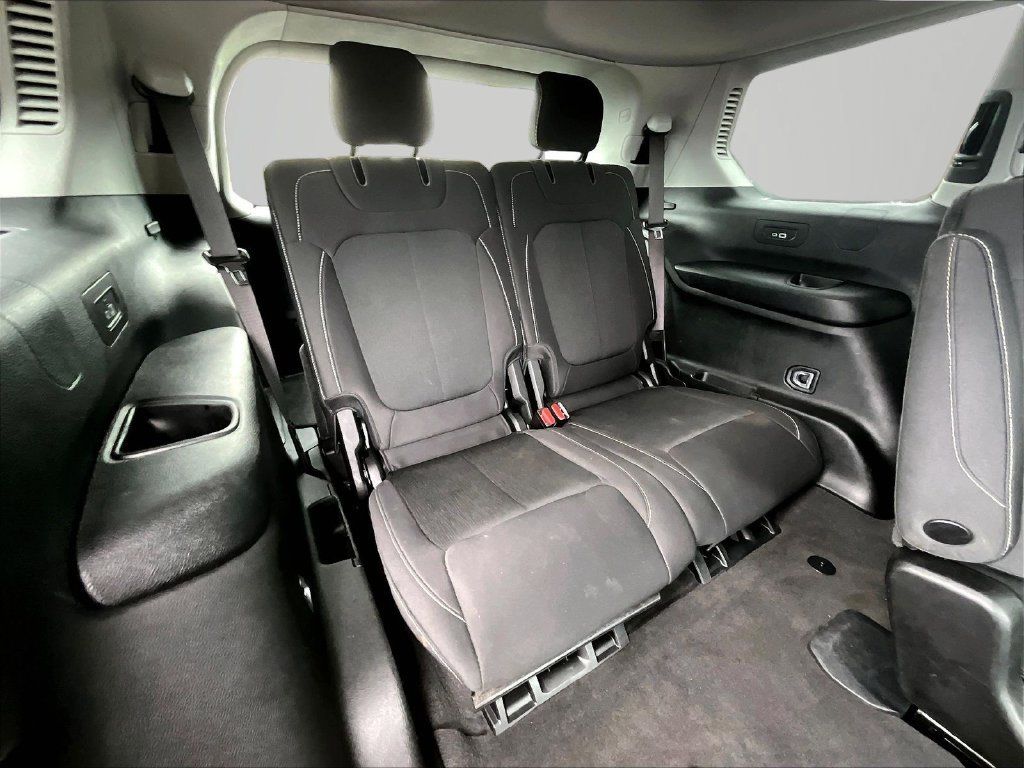 Used 2021 Jeep Grand Cherokee L Laredo w/ Luxury Tech Group I AWD/4WD image 27
