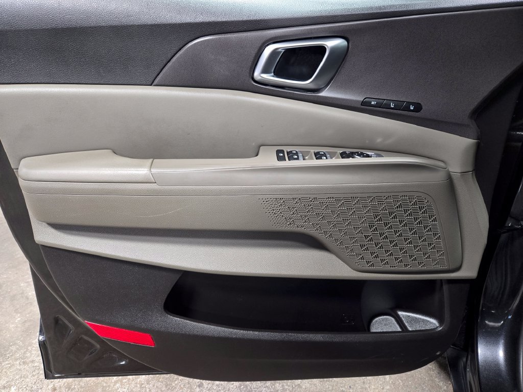 Used 2025 Kia Carnival SX FWD image 8