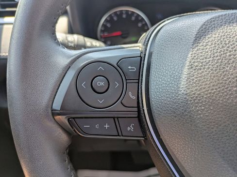 Used 2022 Toyota RAV4 XLE Premium image 18