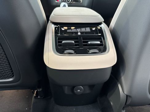 New 2026 Volvo XC90 B6 Plus w/ Protection Package Premier AWD/4WD image 14