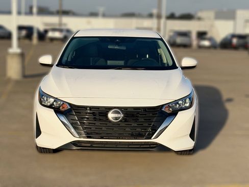 Used 2024 Nissan Sentra SV FWD image 4