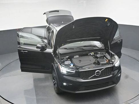 Used 2024 Volvo XC40 B5 Plus w/ Climate Package image 51