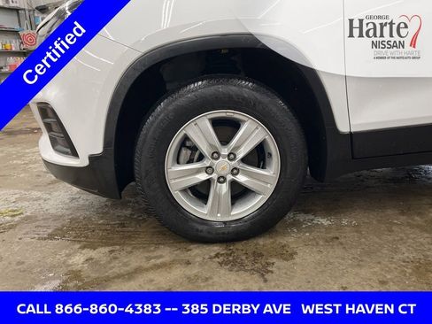 Used 2022 Chevrolet Trax LT w/ LT Convenience Package image 11