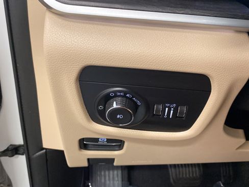Used 2021 Jeep Grand Cherokee L Limited AWD/4WD image 22
