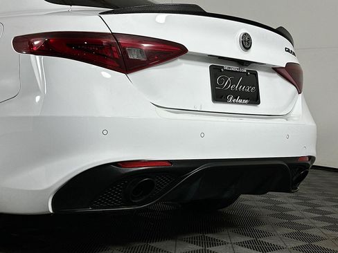 Used 2023 Alfa Romeo Giulia Veloce AWD/4WD image 26