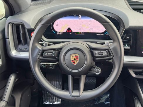 Used 2024 Porsche Cayenne AWD/4WD image 22