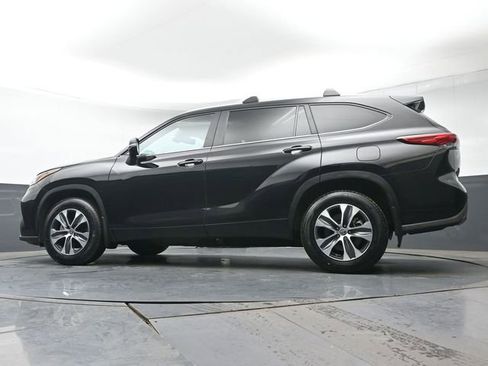 Used 2023 Toyota Highlander XLE AWD/4WD image 30