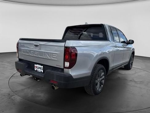 Used 2024 Honda Ridgeline Sport image 13