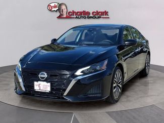 Used 2024 Nissan Altima 2.5 SV FWD video 1
