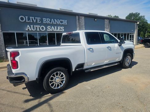 Used 2024 Chevrolet Silverado 2500 LTZ w/ LTZ Convenience Package AWD/4WD image 2