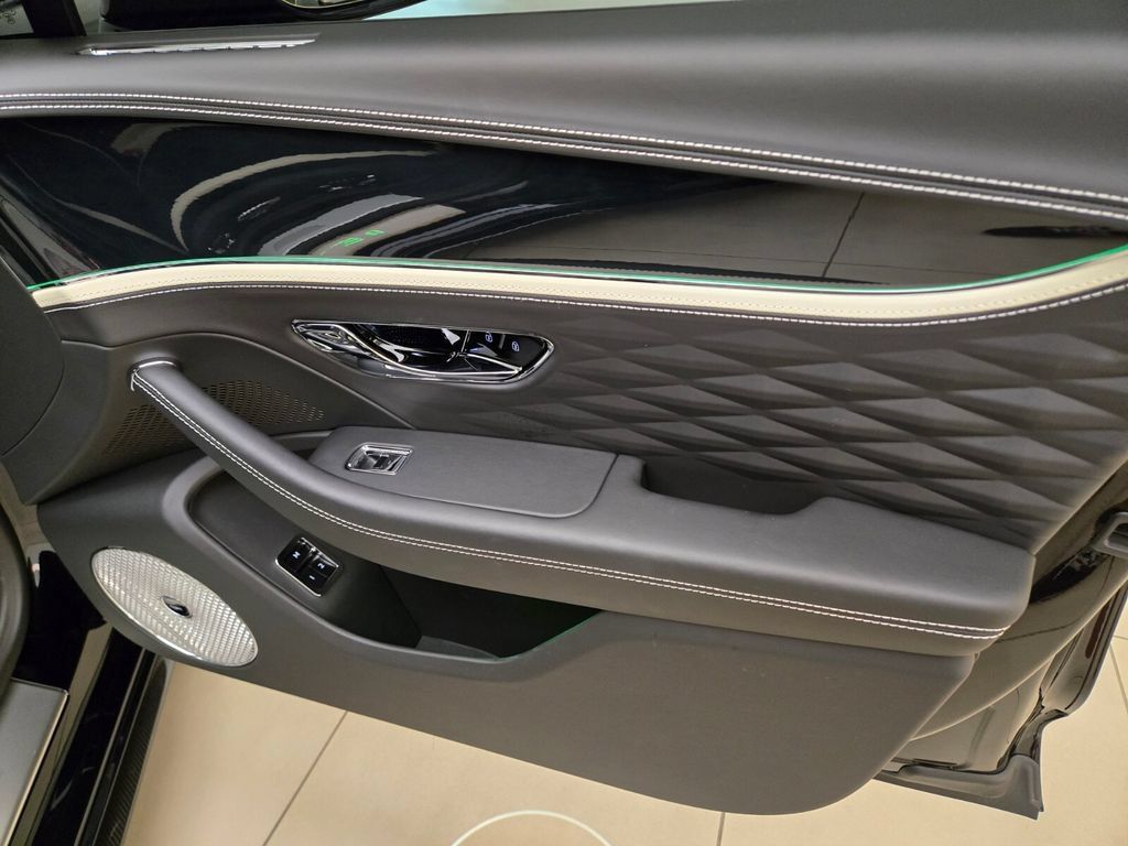 Certified 2024 Bentley Flying Spur W12 AWD/4WD image 31