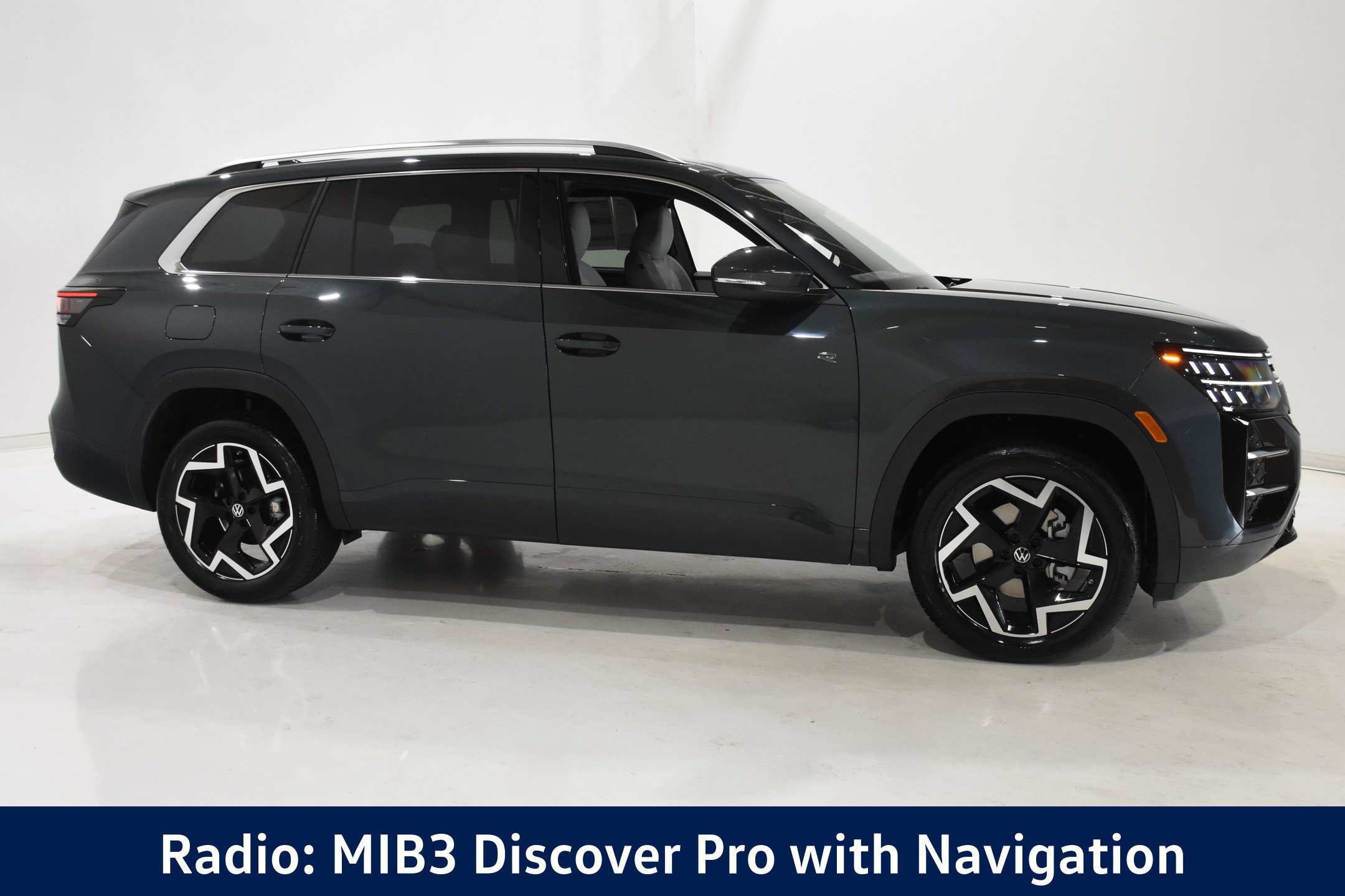 New 2027 Volkswagen Atlas SEL R-Line AWD/4WD image 3
