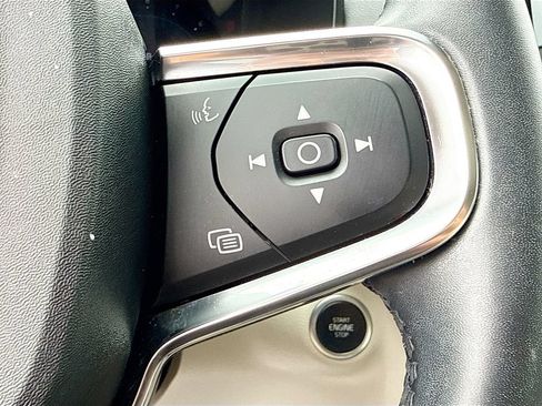 Used 2023 Volvo XC40 B5 Plus AWD/4WD image 38