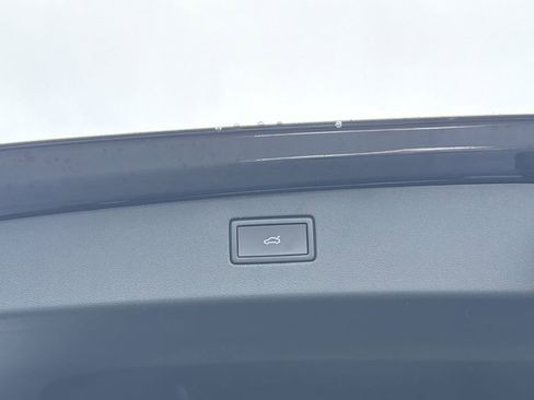 New 2026 Volkswagen Tiguan SE R-Line FWD image 16
