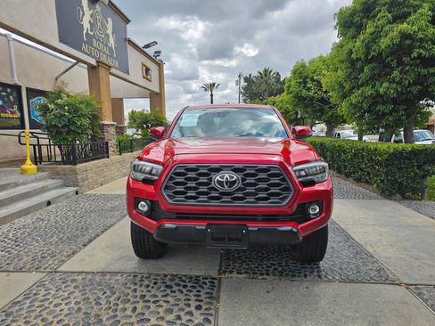 Used 2020 Toyota Tacoma TRD Off-Road w/ Technology Package image 2