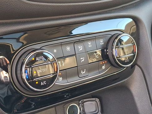 Used 2023 Buick Encore GX Essence w/ Experience Buick Package image 34