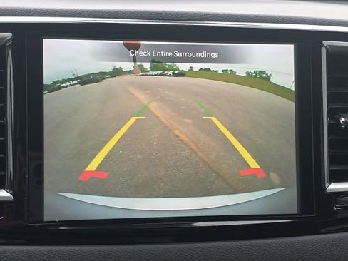 Used 2024 Chrysler Pacifica Touring-L FWD image 17