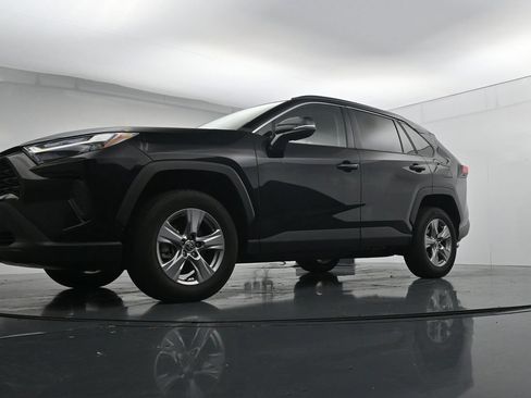 Used 2025 Toyota RAV4 XLE AWD/4WD image 34