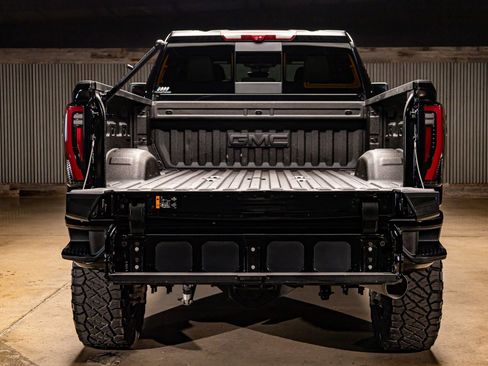 Used 2025 GMC Sierra 2500 AT4 image 9