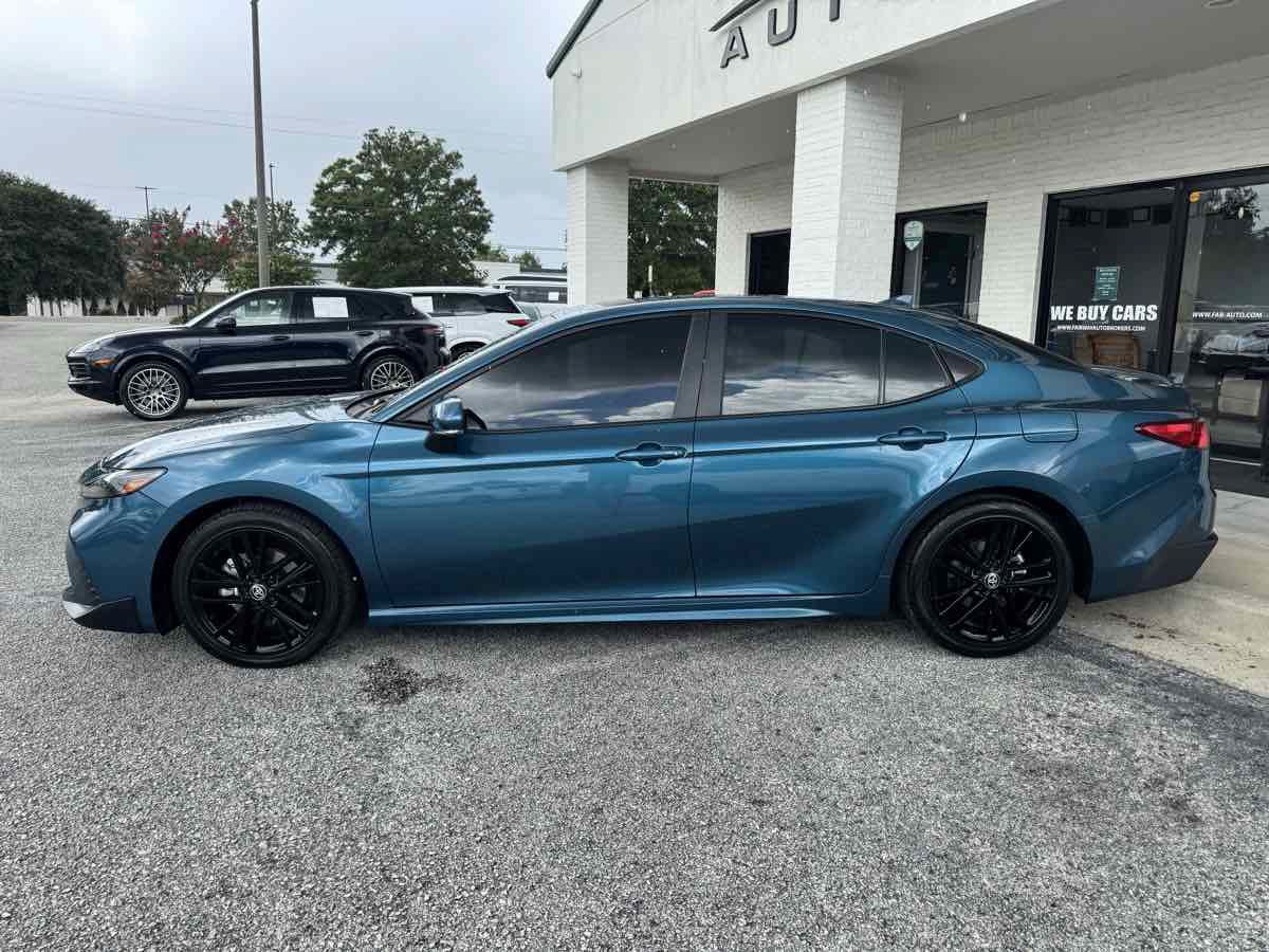 Used 2025 Toyota Camry SE FWD image 34