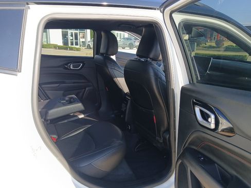 Used 2025 Jeep Compass Trailhawk AWD/4WD image 23