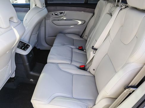 New 2026 Volvo XC90 T8 Ultra w/ Protection Package Premier AWD/4WD image 18