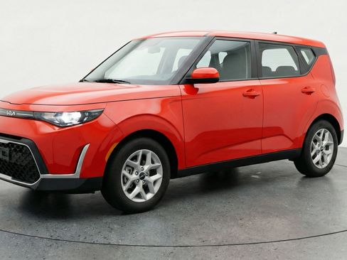 Used 2025 Kia Soul LX w/ LX Technology Package image 3