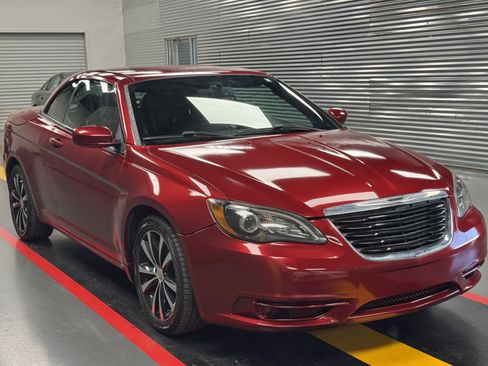 Used 2013 Chrysler 200 S FWD image 19