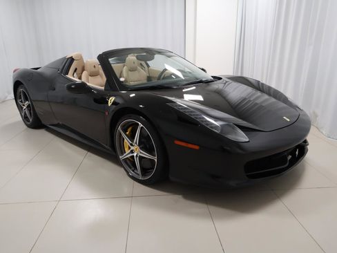 Used 2015 Ferrari 458 Spider image 5