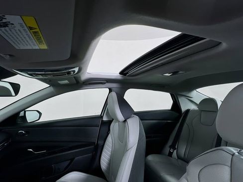 New 2025 Hyundai Elantra Limited image 21