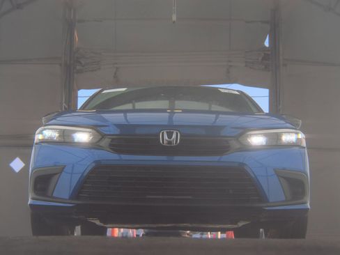 Used 2023 Honda Civic Sport image 4