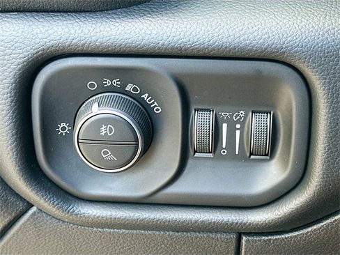 Used 2020 RAM 2500 Big Horn w/ Level 2 Equipment Group image 20