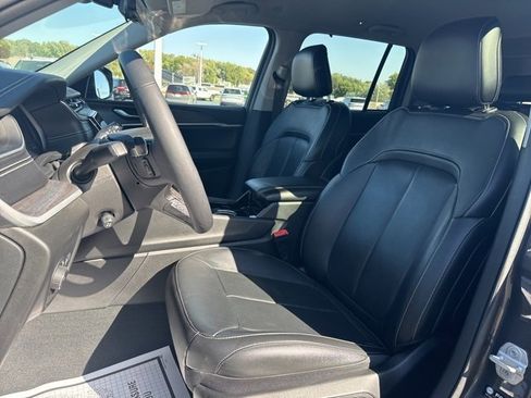 Used 2023 Jeep Grand Cherokee Limited w/ Luxury Tech Group II image 11