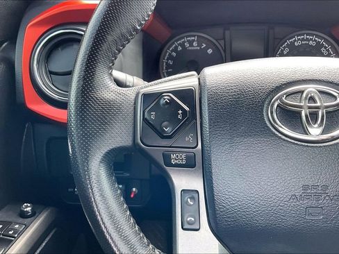 Used 2017 Toyota Tacoma TRD Off-Road w/ Tow Package (A/T) image 7