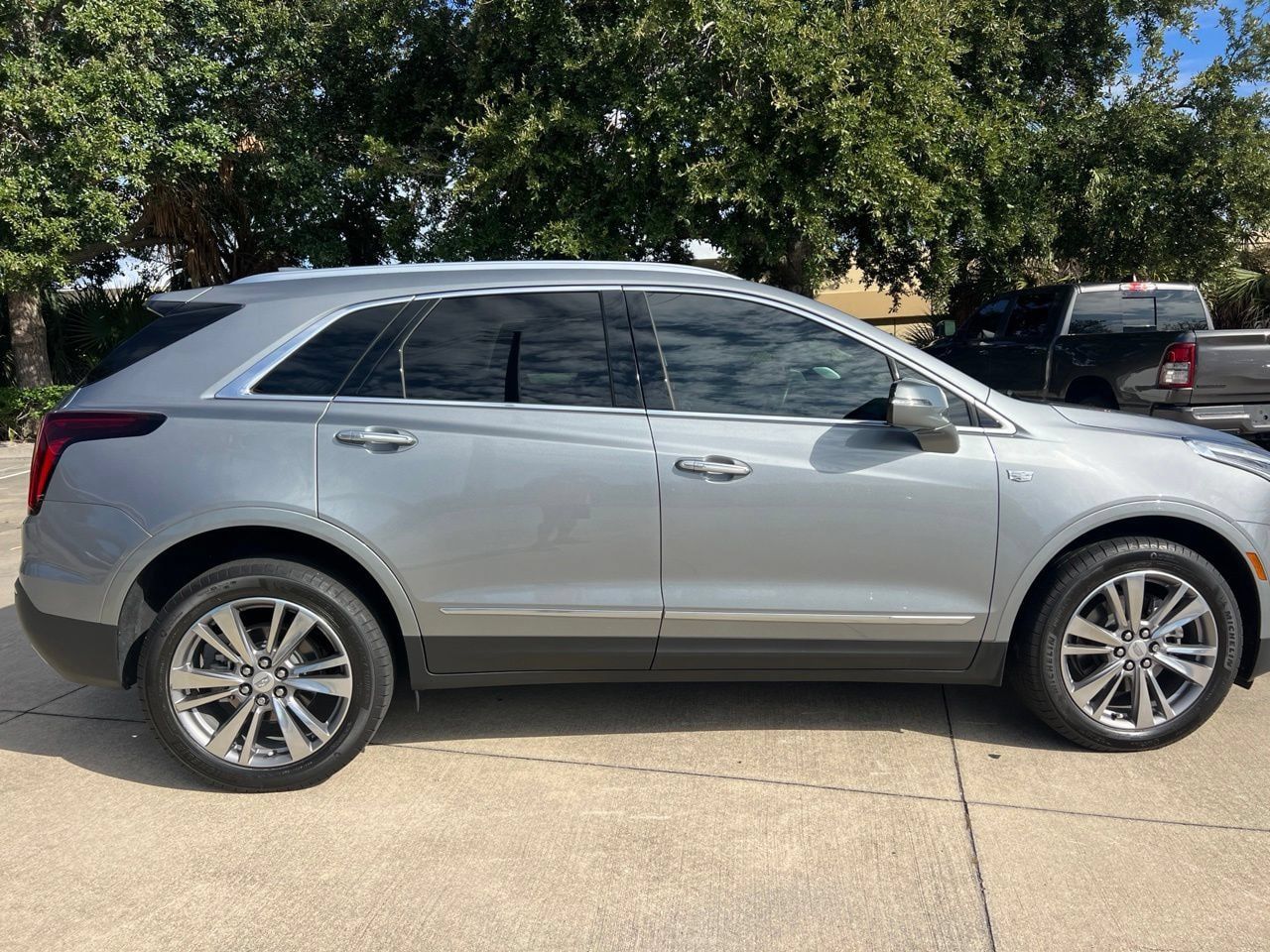 Used 2025 Cadillac XT5 Premium Luxury w/ LPO, Floor Liner Package AWD/4WD image 9