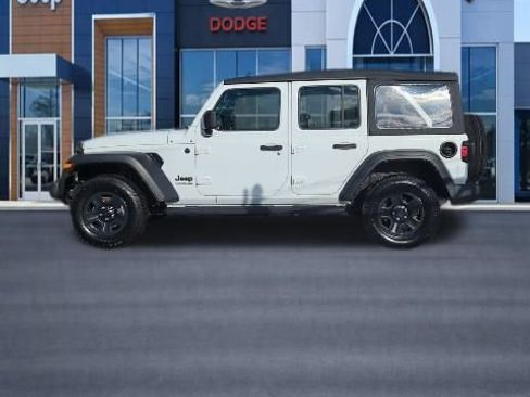 Used 2022 Jeep Wrangler Unlimited Sport image 2