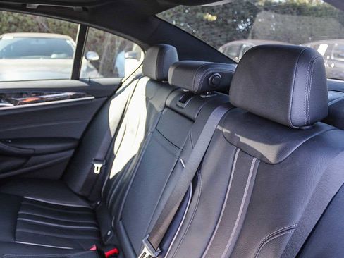 Used 2023 BMW 530e w/ M Sport Package image 31