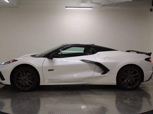 Used 2023 Chevrolet Corvette Stingray w/ Z51 Performance Package image 2