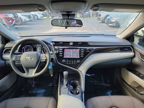 Used 2019 Toyota Camry LE FWD image 9