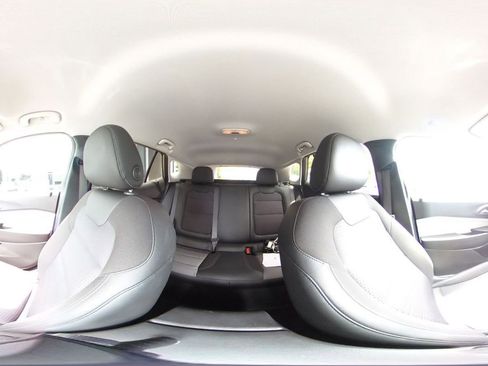 Used 2025 Chevrolet Trax LT FWD image 43